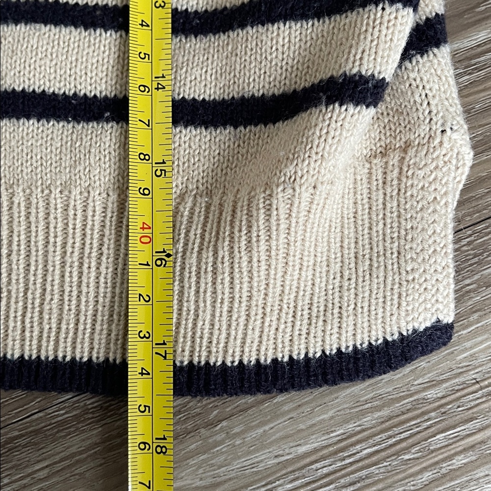 H&M Cream and Black Striped V-Neck Sweater Size: S - Picture 8 of 8